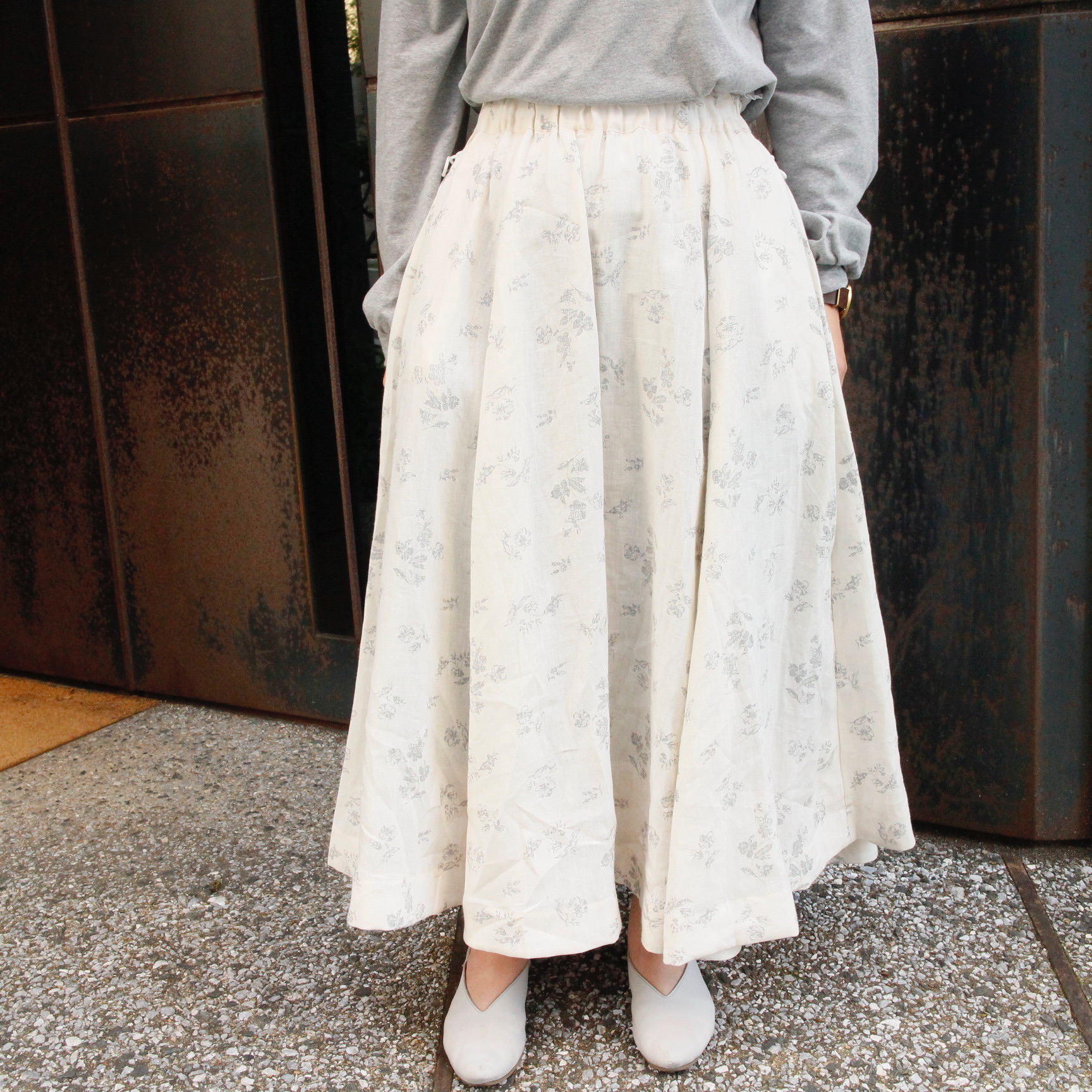 the last flower of the afternoon　路傍の花 circle skirt