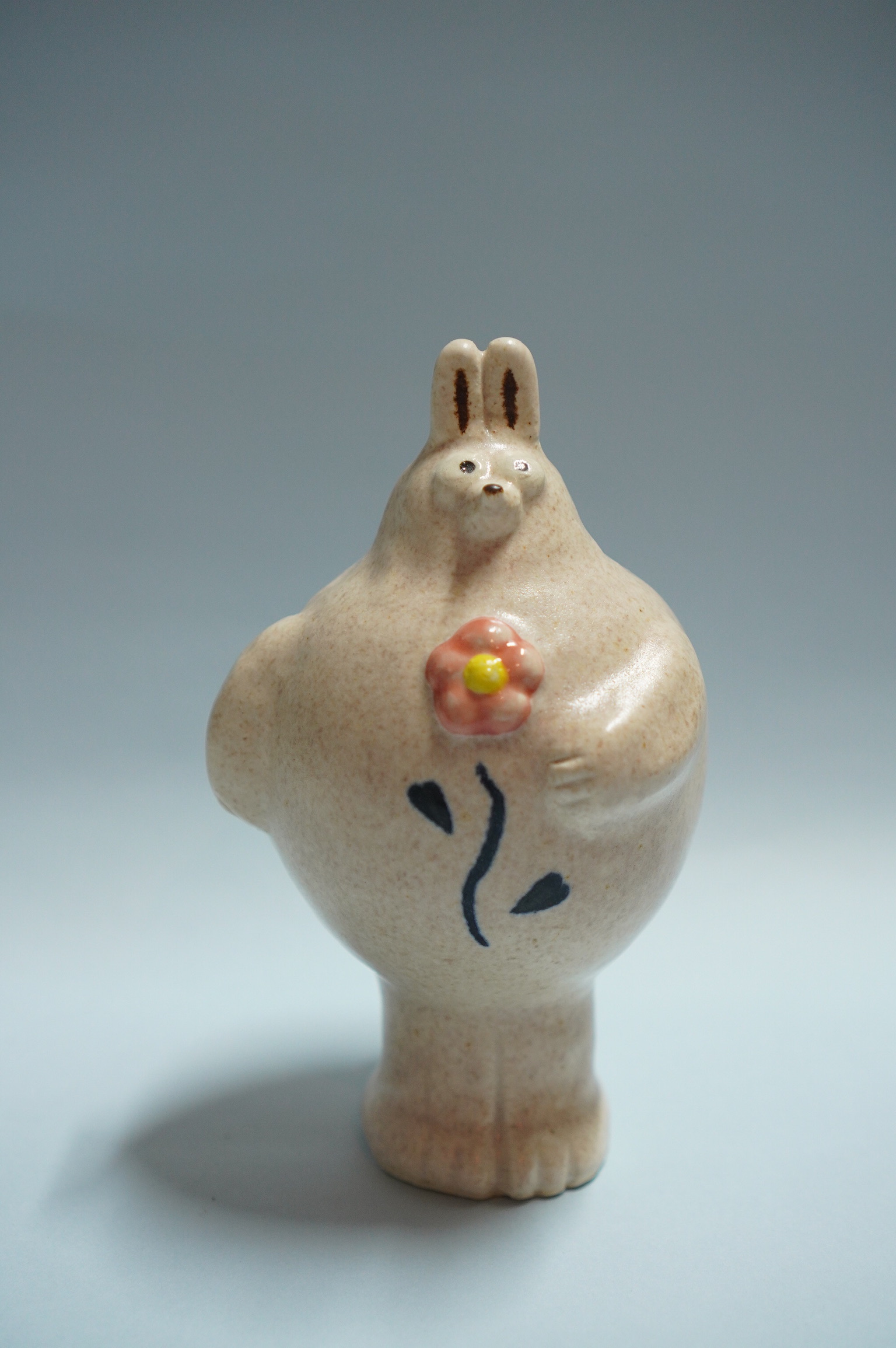 西田洋子-うさぎの花器