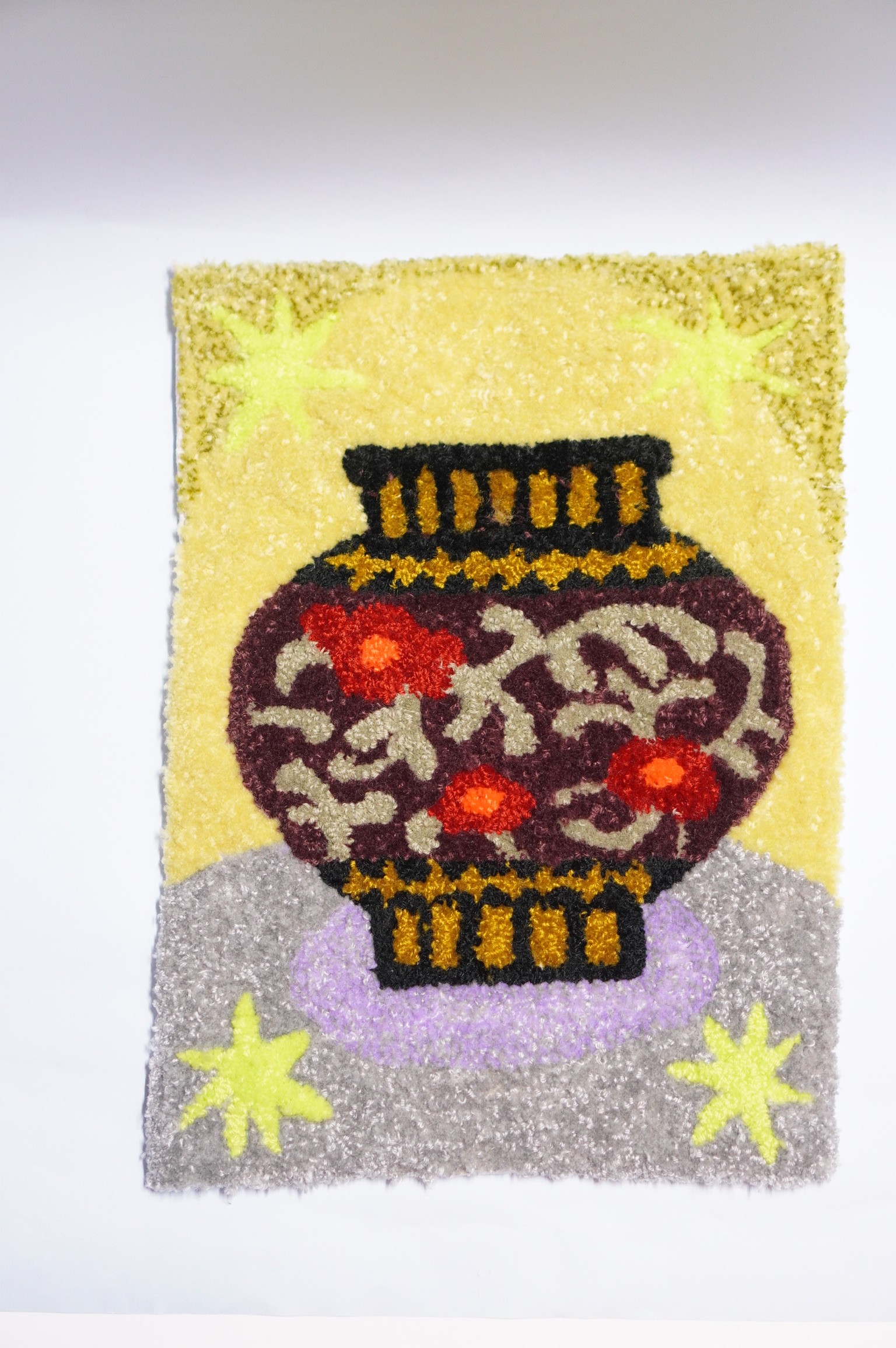 西田洋子-刺繍アート 絵付けの壺