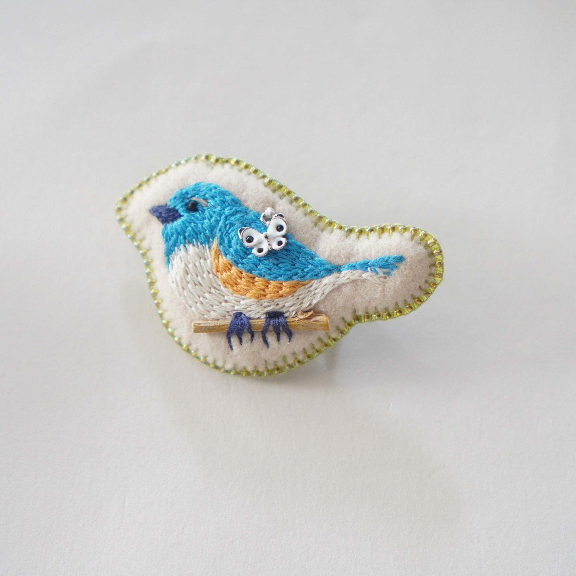 shokokawachismile - ﾙﾘﾋﾞﾀｷの刺繍ﾌﾞﾛｰﾁ(紋白蝶)(2)