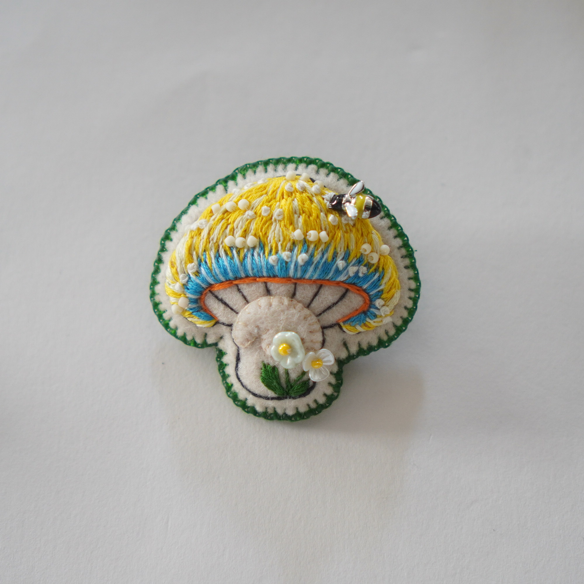 shokokawachismile - きのこの刺繍ﾌﾞﾛｰﾁ(蜂)(6)