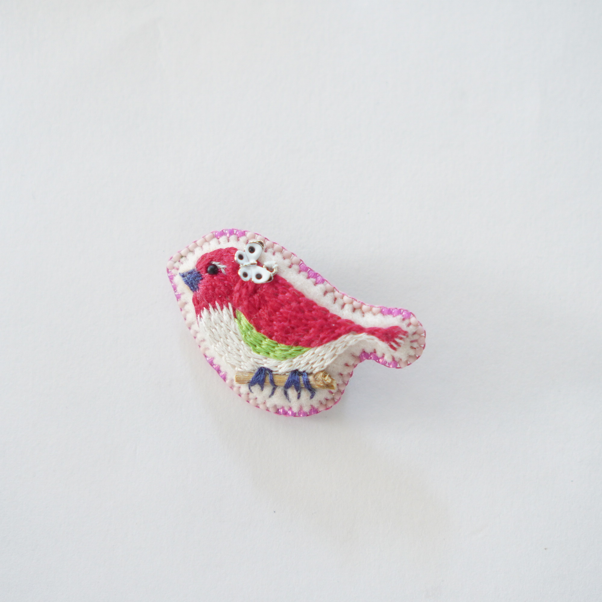 shokokawachismile - ﾋﾟﾝｸ色の鳥 刺繍ﾌﾞﾛｰﾁ(紋白蝶)(11)
